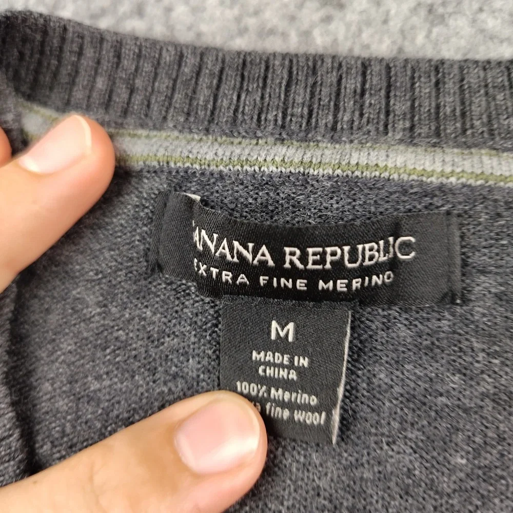 Banana Republic Sweater Mens Medium Extra Fine Merino Wool Gray V Neck EUC